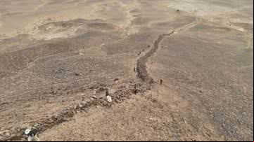 Trecho do muro de pedra preta - Divulgação/Sr. Dan Golan