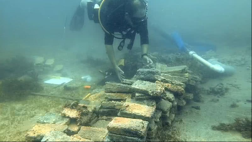 Trilha de tijolos amarelos encontrada no fundo do mar - Jakob Olling