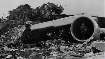 Fotografia tirada após o acidente aéreo de Tenerife, em 1977 - Getty Images
