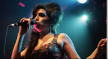 Amy Winehouse em show de 2006 em Londres, Inglaterra - Getty Images