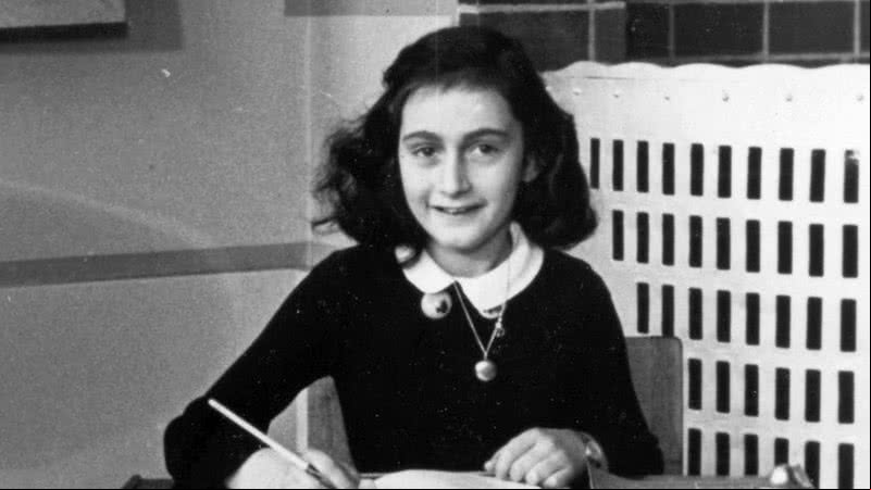 Anne Frank na escola, por volta de 1940 - Domínio Público